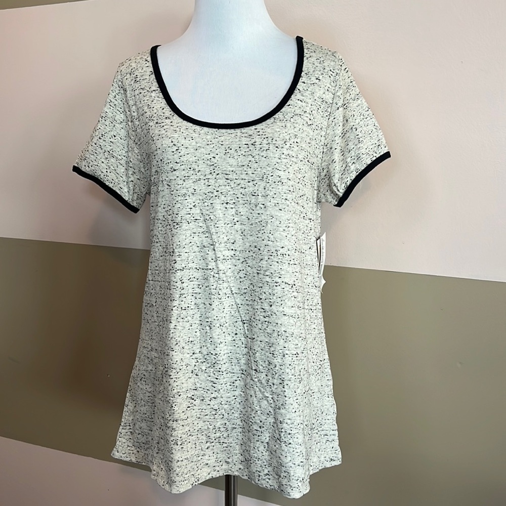 NWT Lularoe Classic T